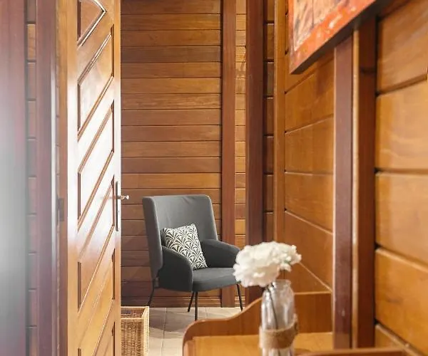 Casa Da Poesia Chalé Pedreiras (Leiria)